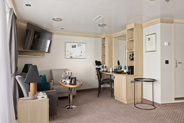 HX Hurtigruten Expeditions MS Fram Expedition Suite Grand Suite 10 ©Espen Mills.jpg